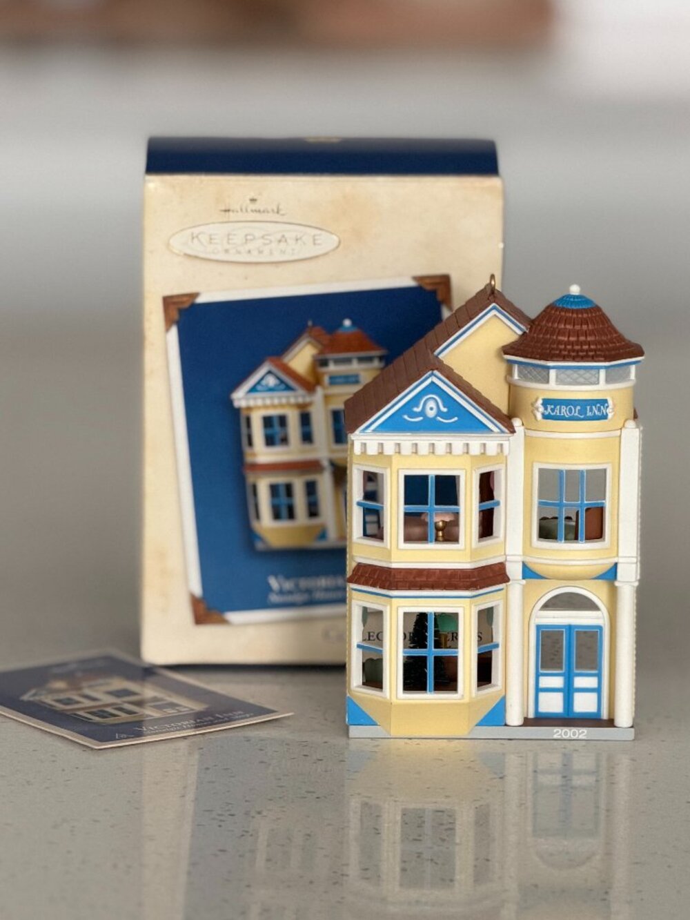 Hallmark Ornament Nostalgic Houses and Shops Victorian Inn #19